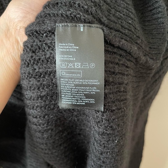 Oversized black knitted sweater 
Size: XS - Picture 2 of 8